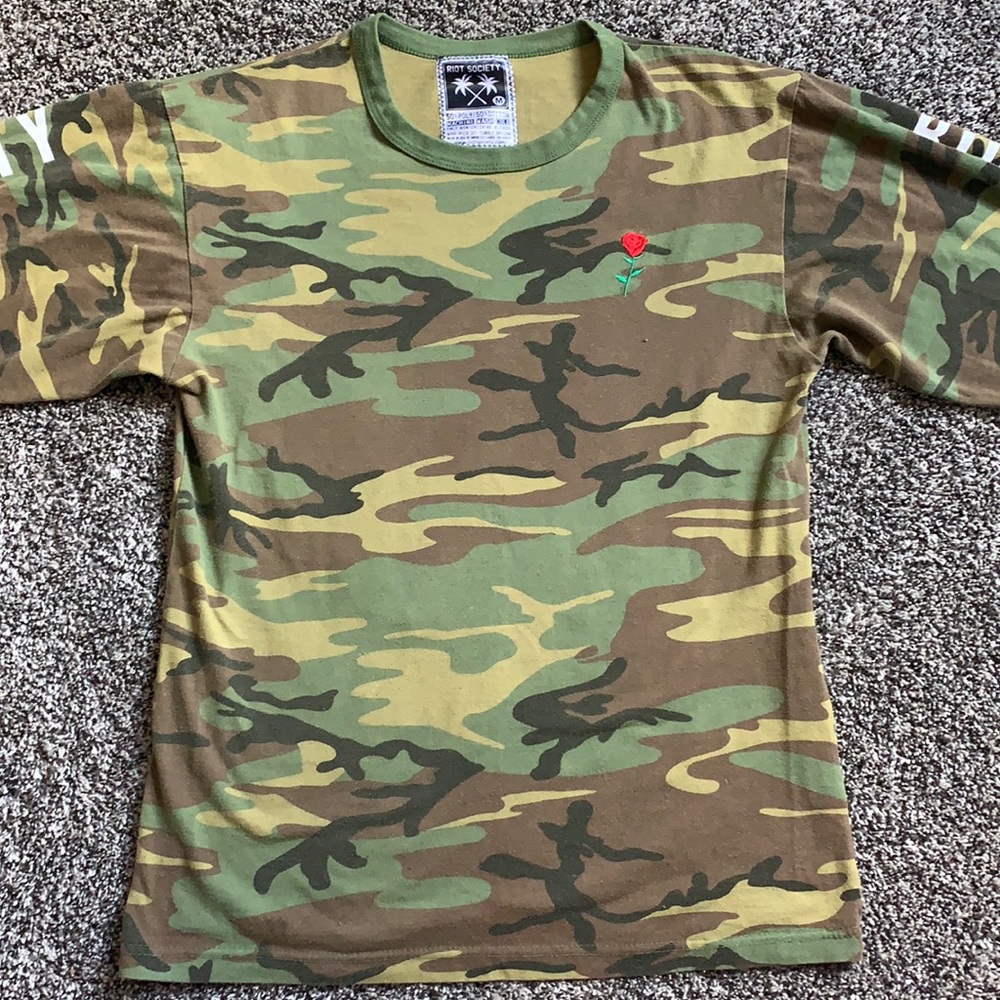 Very nice riot society long sleeve t